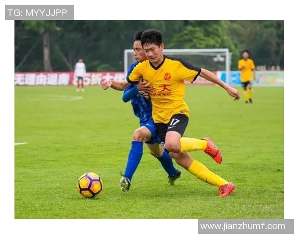 重庆足球队在冠军赛中的灵活性表现与战术创新分析